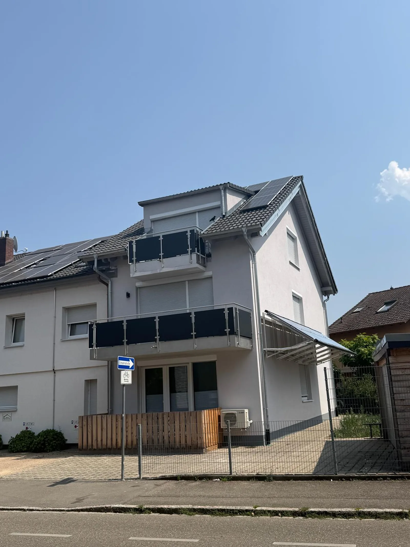Mehrfamilienhaus, 3 Wohneinheiten, Ansicht 1